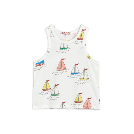 Sailing boat tank top